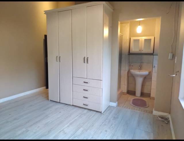 3 BEDROOM TOWNHOUSE FOR SALE IN WATERVAL EAST